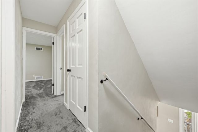 201 N Hazelwood Dr, N Franklin Twp, PA 15301