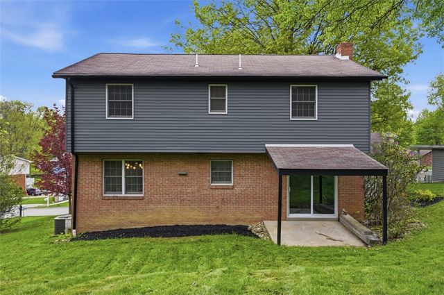 201 N Hazelwood Dr, N Franklin Twp, PA 15301