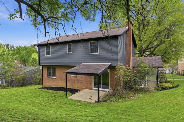 201 N Hazelwood Dr, N Franklin Twp, PA 15301