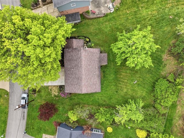 201 N Hazelwood Dr, N Franklin Twp, PA 15301