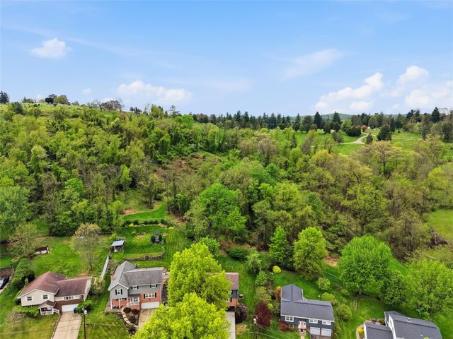 201 N Hazelwood Dr, N Franklin Twp, PA 15301