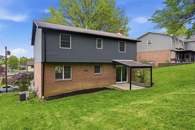 201 N Hazelwood Dr, N Franklin Twp, PA 15301