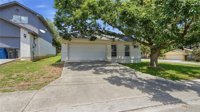 703 Lazy Bluff LN, New Braunfels, TX 78130