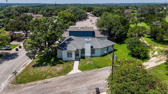 703 Lazy Bluff LN, New Braunfels, TX 78130