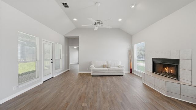 703 Lazy Bluff LN, New Braunfels, TX 78130