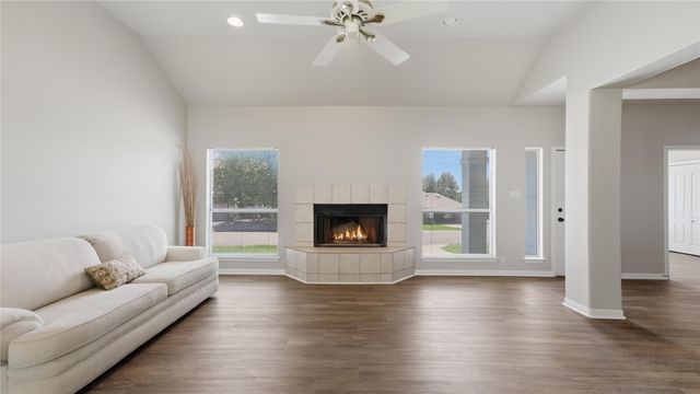 703 Lazy Bluff LN, New Braunfels, TX 78130