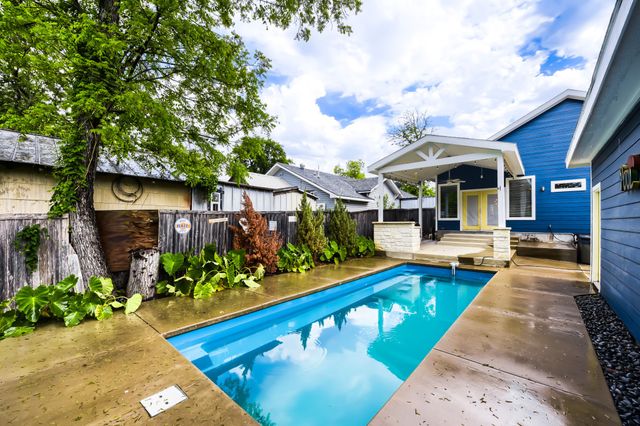 210 W Oak Street, Mansfield, TX 76063