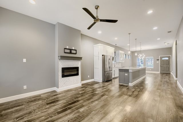210 W Oak Street, Mansfield, TX 76063