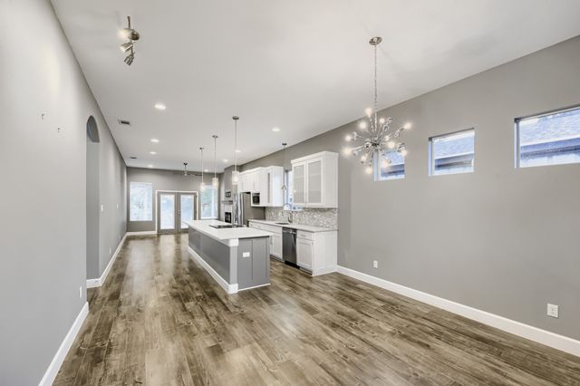 210 W Oak Street, Mansfield, TX 76063