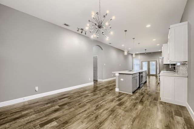 210 W Oak Street, Mansfield, TX 76063