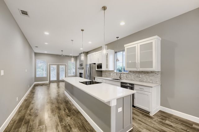 210 W Oak Street, Mansfield, TX 76063