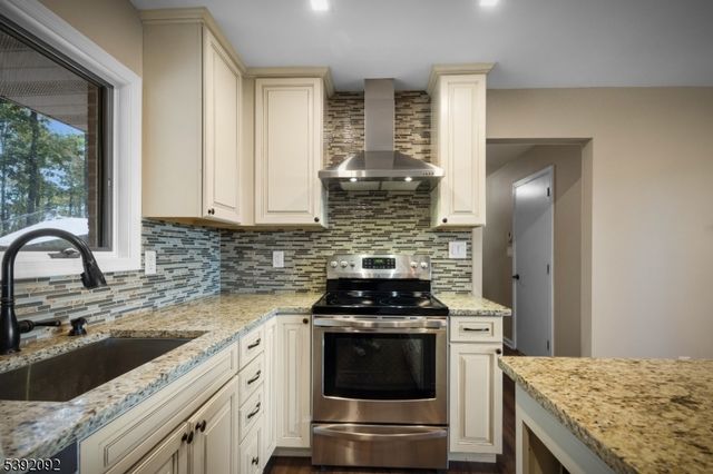 12 Baker Rd, Franklin Twp., NJ 08867