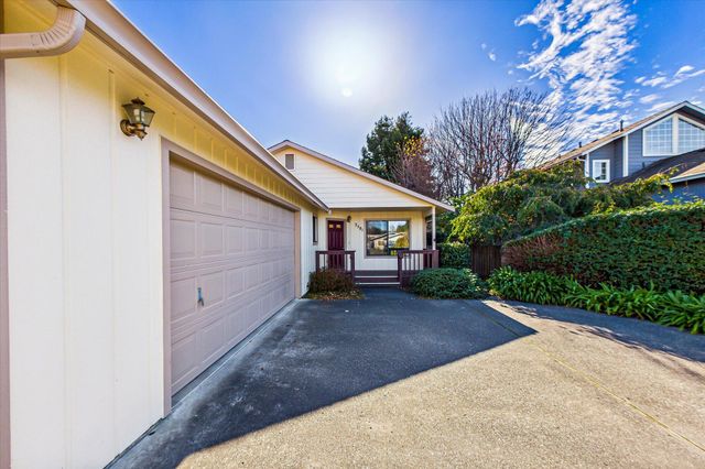 3581 Clifton Way, Fortuna, CA 95540