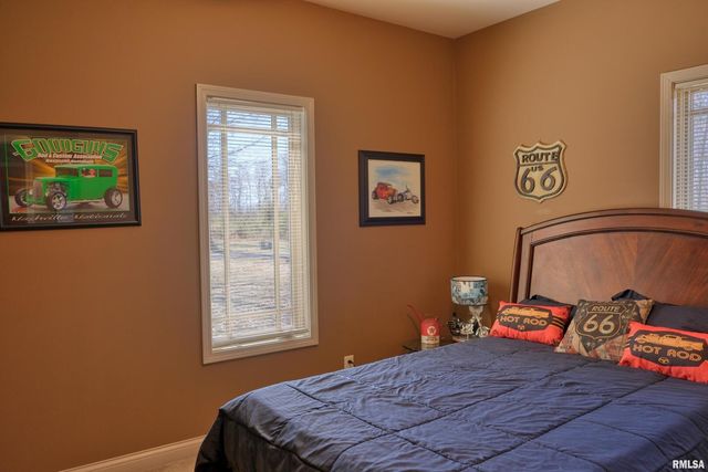 10950 PRESTWICK Drive, Benton, IL 62812