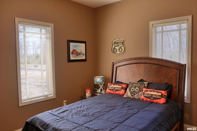 10950 PRESTWICK Drive, Benton, IL 62812