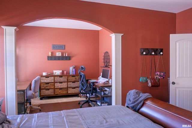 10950 PRESTWICK Drive, Benton, IL 62812