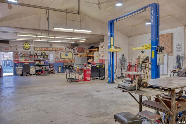 10950 PRESTWICK Drive, Benton, IL 62812