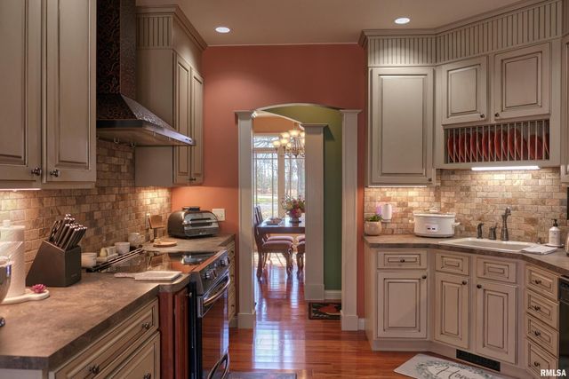 10950 PRESTWICK Drive, Benton, IL 62812