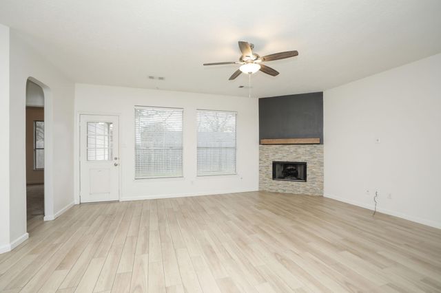 1126 Colonial Heights Drive, Richmond, TX 77406