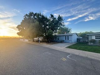 855 Toyon Ln, Patterson, CA 95363