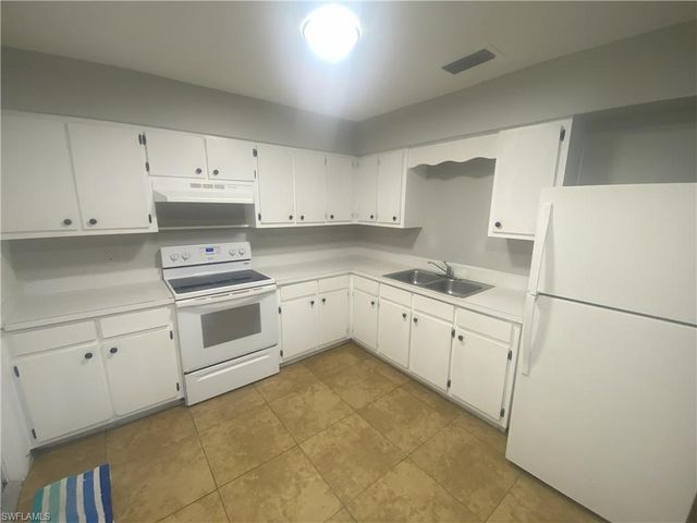 12607 1st ST, Fort Myers, FL 33905