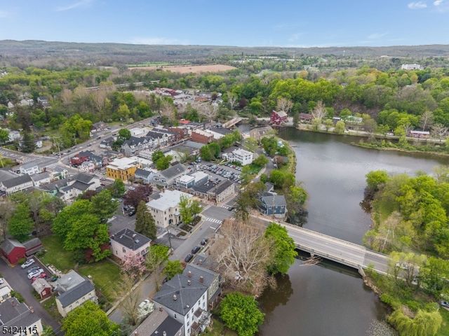 31 Center St, Clinton Town, NJ 08809