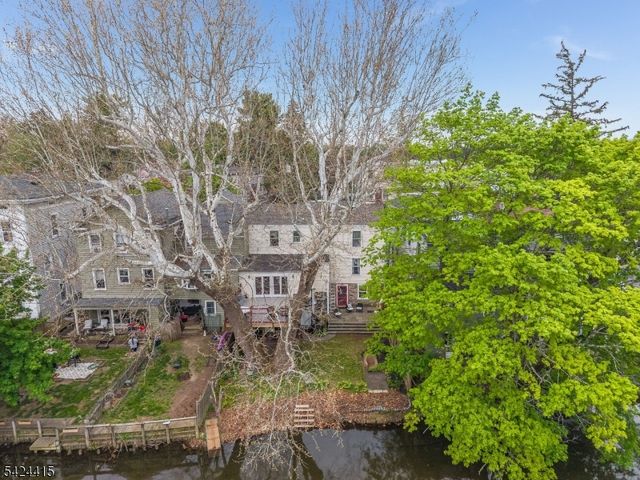 31 Center St, Clinton Town, NJ 08809