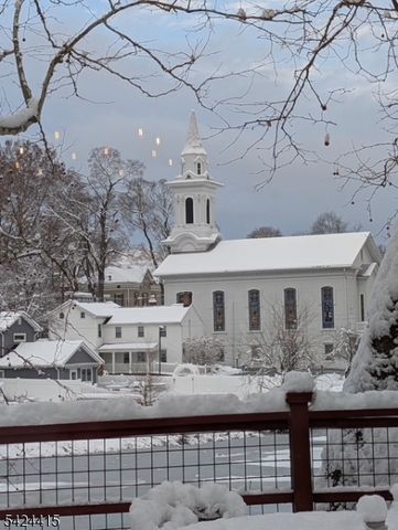 31 Center St, Clinton Town, NJ 08809