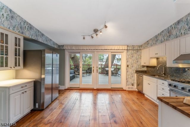 31 Center St, Clinton Town, NJ 08809
