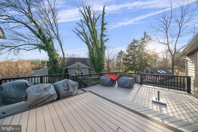 19 MEMEL DR, Thornton, PA 19373