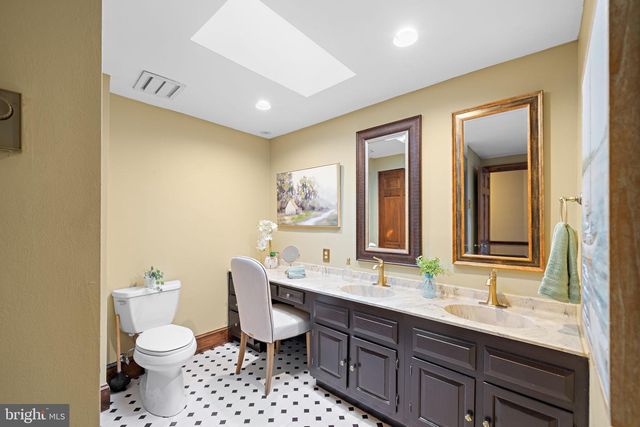 19 MEMEL DR, Thornton, PA 19373