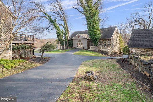 19 MEMEL DR, Thornton, PA 19373
