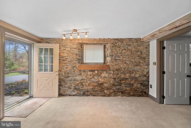 19 MEMEL DR, Thornton, PA 19373