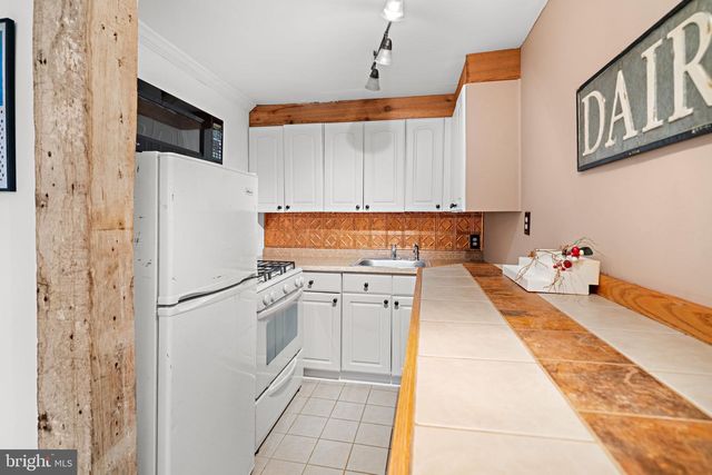 19 MEMEL DR, Thornton, PA 19373
