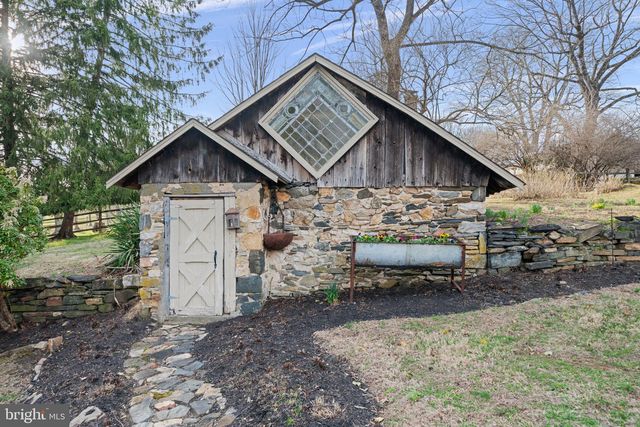19 MEMEL DR, Thornton, PA 19373