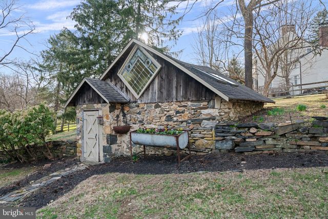 19 MEMEL DR, Thornton, PA 19373