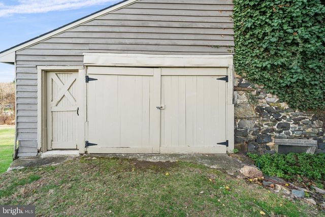 19 MEMEL DR, Thornton, PA 19373