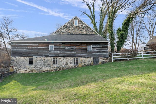 19 MEMEL DR, Thornton, PA 19373