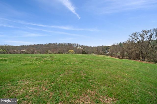 19 MEMEL DR, Thornton, PA 19373