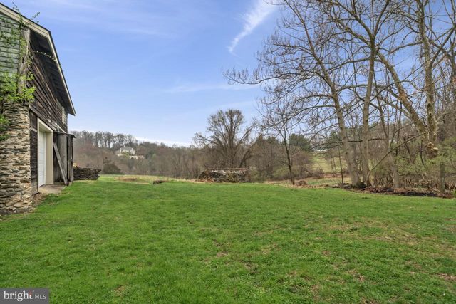 19 MEMEL DR, Thornton, PA 19373