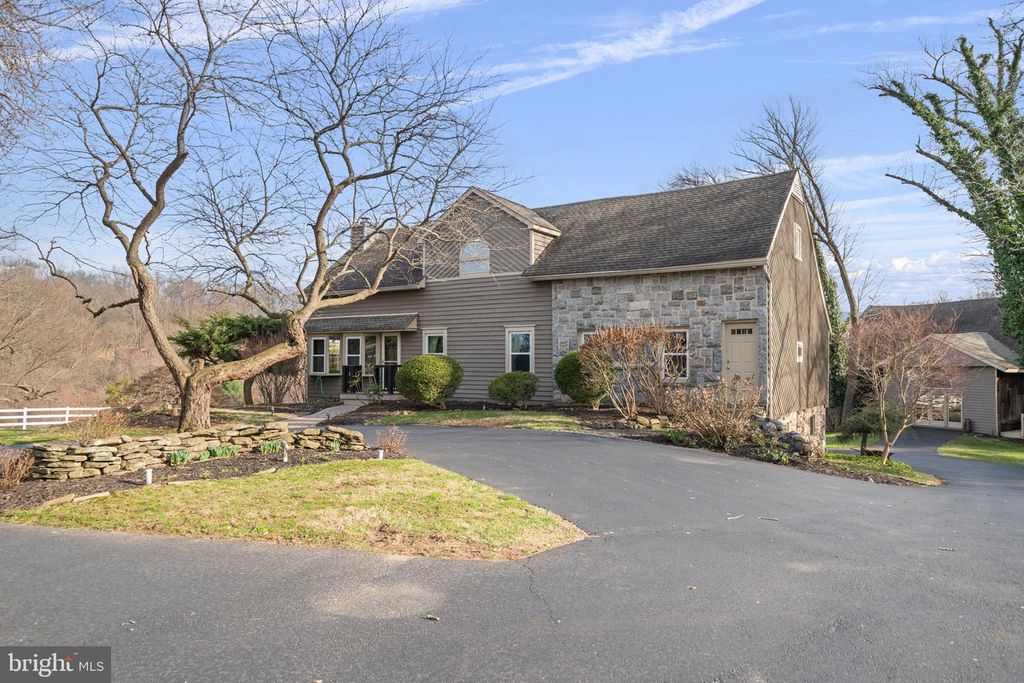 19 MEMEL DR, Thornton, PA 19373