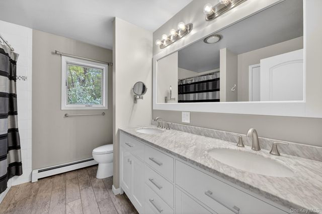 12 Hillside Drive, Marlboro, NY 12542