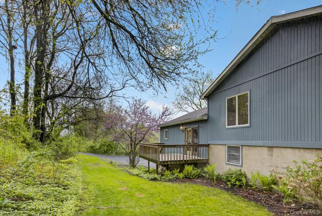 12 Hillside Drive, Marlboro, NY 12542