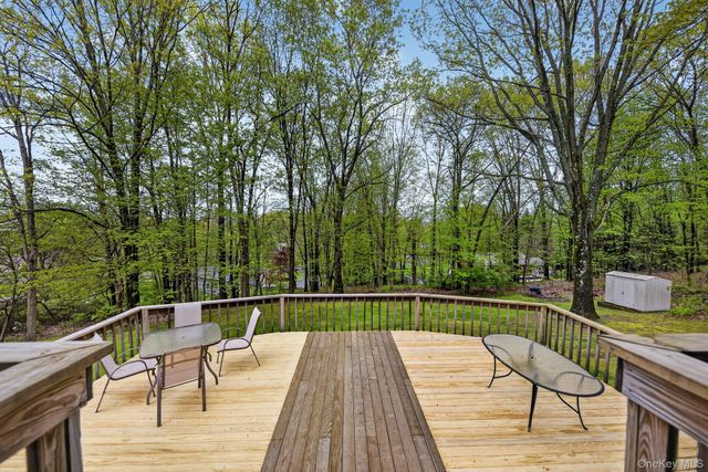 12 Hillside Drive, Marlboro, NY 12542