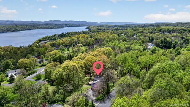 12 Hillside Drive, Marlboro, NY 12542