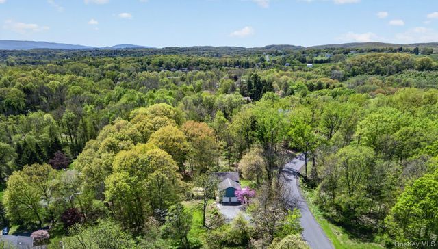 12 Hillside Drive, Marlboro, NY 12542