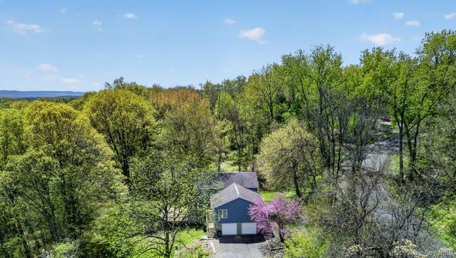 12 Hillside Drive, Marlboro, NY 12542