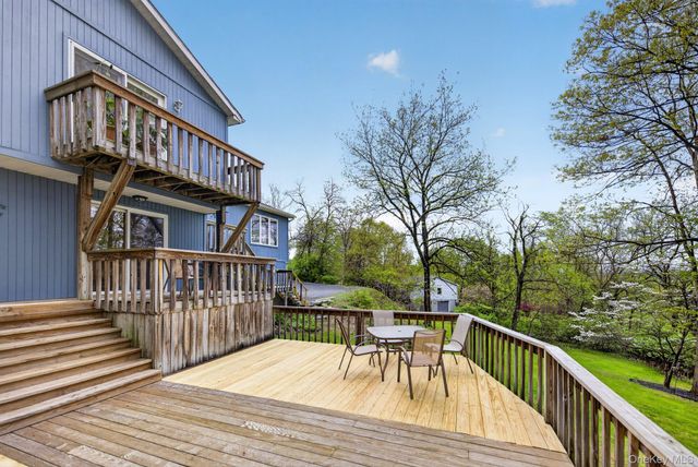 12 Hillside Drive, Marlboro, NY 12542
