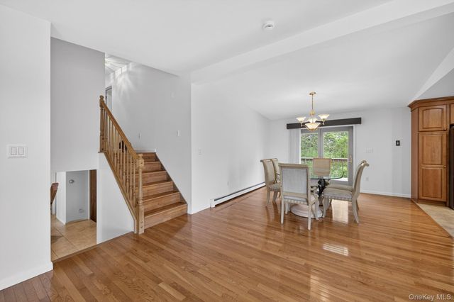 12 Hillside Drive, Marlboro, NY 12542