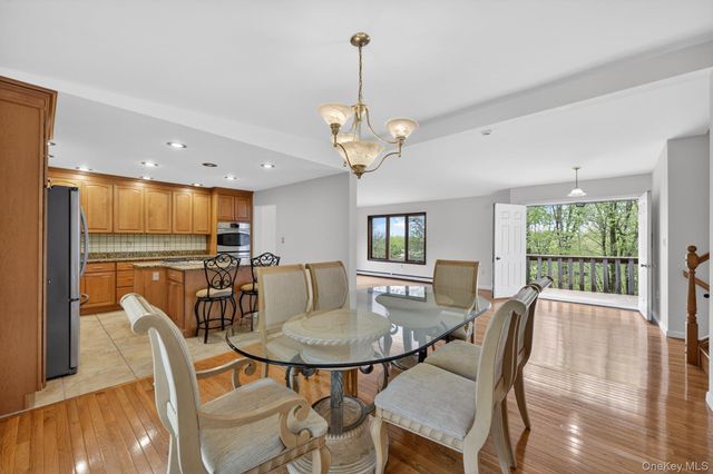 12 Hillside Drive, Marlboro, NY 12542